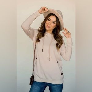 NWOT Betsys Boutique Shop Womens Large Sweater / Sweatshirt in Cream